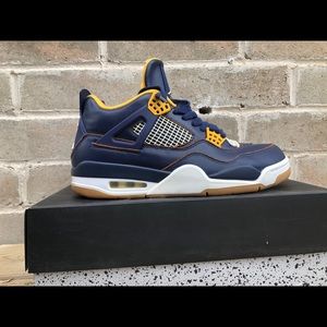 Dunks from above Jordan 4 size 9.5